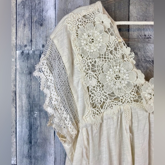 By Anthropologie V-Neck Lace Swing Top in Cream Ivory Size Medium. - Picture 8 of 16